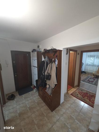 Apartament cu 3 camere decomandat în Rahova