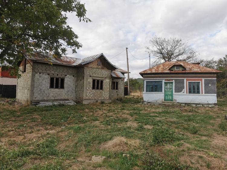 Casă cu 4 camere în Negrași