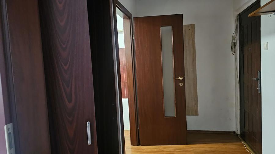 Apartament cu 2 camere semidecomandat în Gemenii