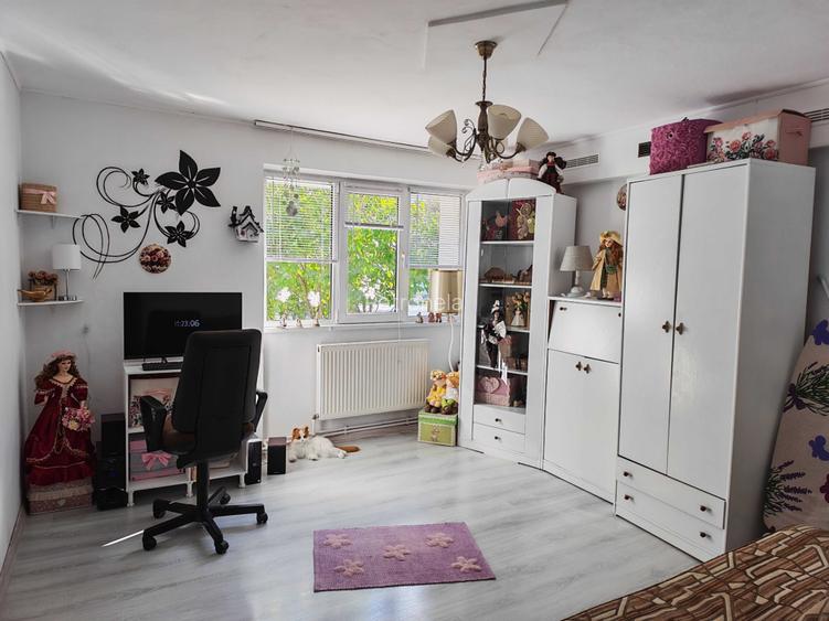 vand apartament 2 camere decomandat