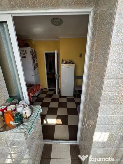 Apartament cu 3 camere decomandat în Poarta 6