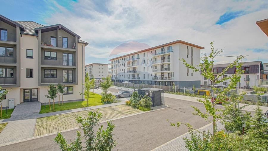 Apartament cu 2 camere semidecomandat, mobilat în Tractorul