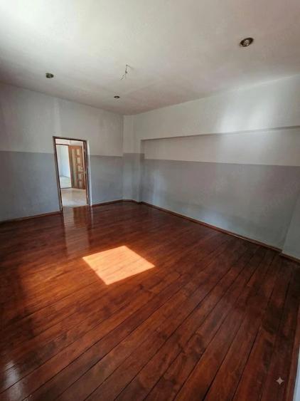 Casă cu 3 camere cu Teren 400 Mp în Central