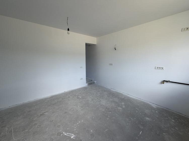 Duplex cu 6 camere cu Teren 576 Mp în Micești