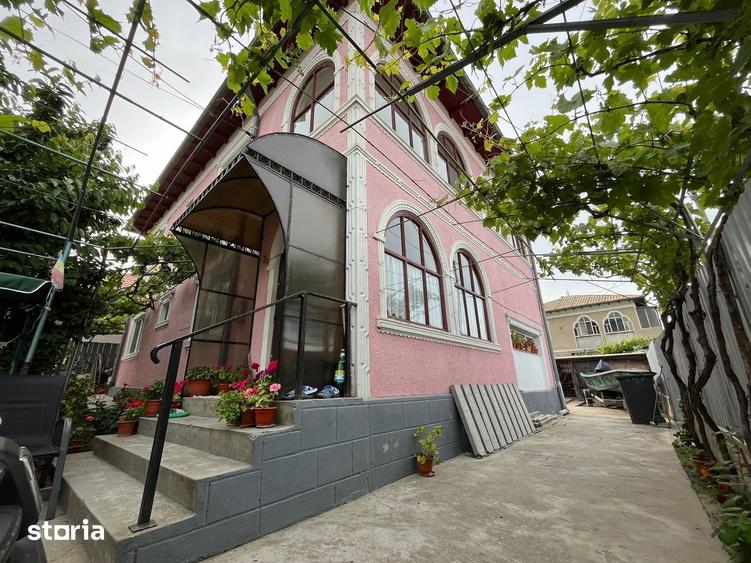Casă cu 5 camere cu Teren 400 Mp în Central