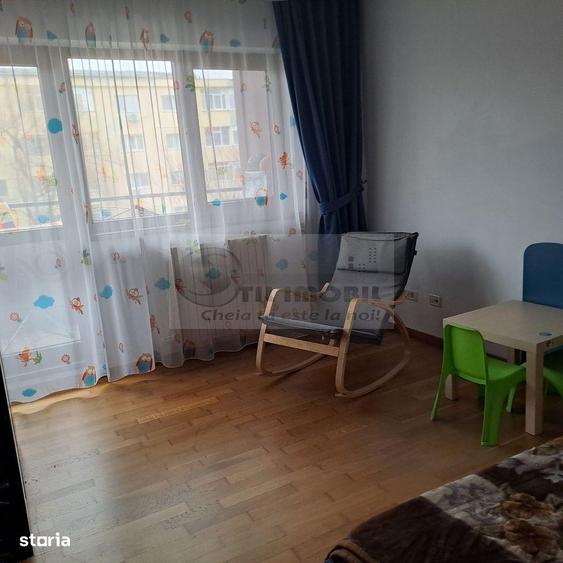 Apartament cu 4 camere decomandat în Central