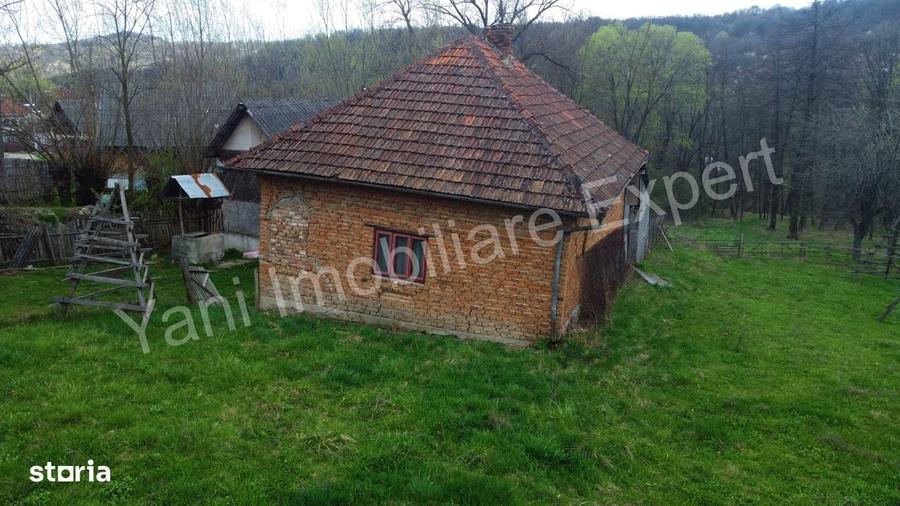 Casă cu 2 camere cu Teren 5800 Mp în Valea Danului