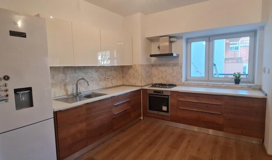 Apartament cu 3 camere în Nordului