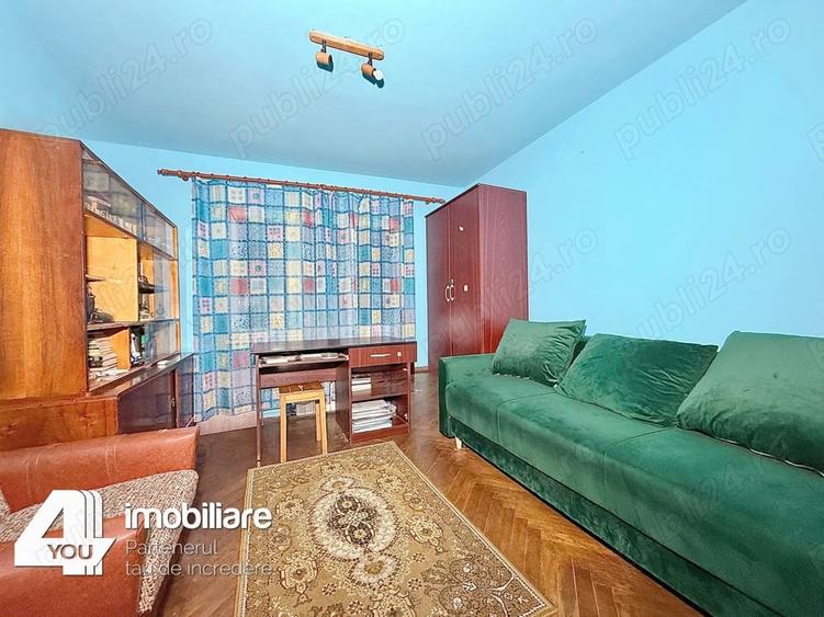 Apartament cu 4 camere decomandat în Boul Roșu