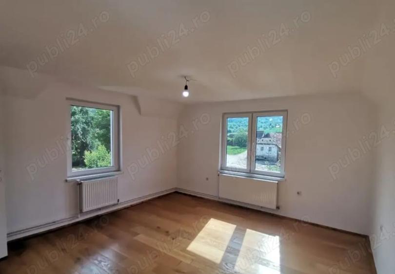 Casă cu 4 camere în Valchid