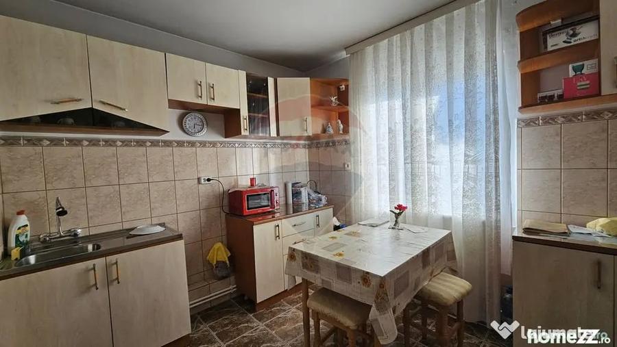 Casă cu 5 camere cu Teren 2078 Mp în Bogata