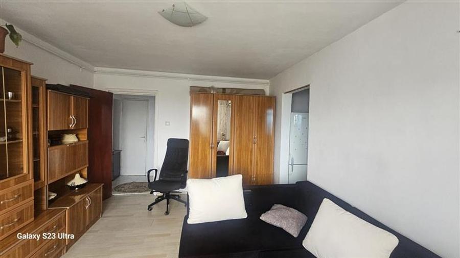 Apartament cu 2 camere semidecomandat în Berceni