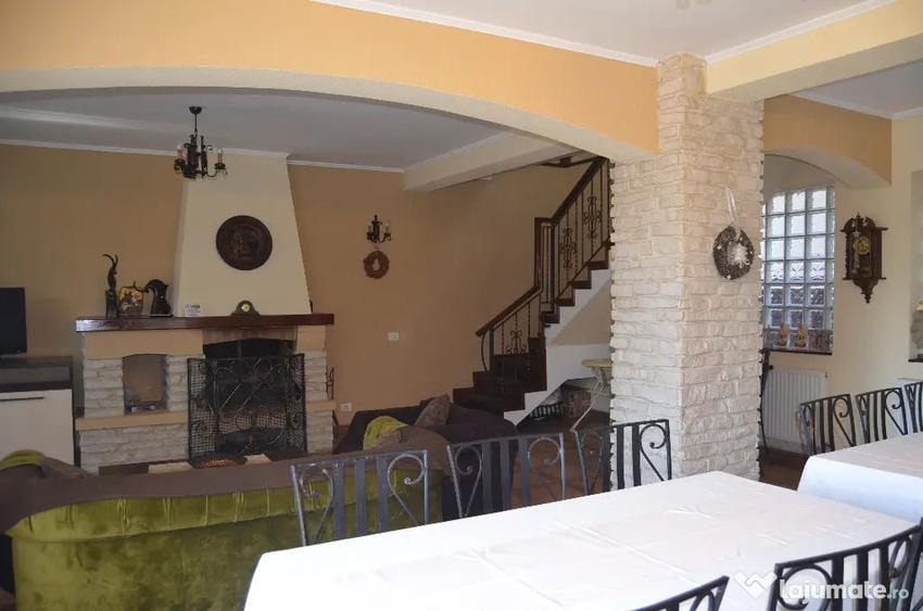 Casă cu 10 camere cu Teren 580 Mp în Poiana Țapului