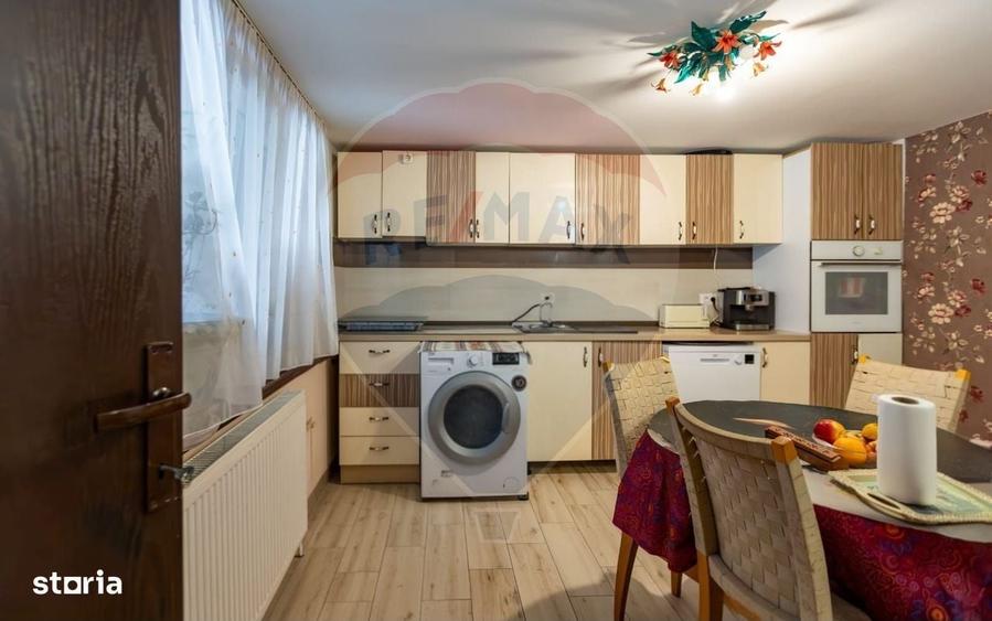 Apartament cu 3 camere decomandat în Cornișa