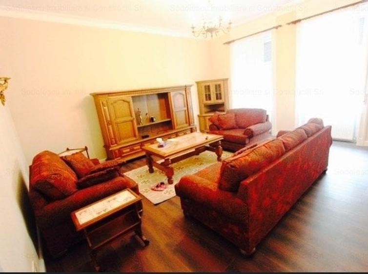 Apartament cu 3 camere semidecomandat, mobilat în Sinaia