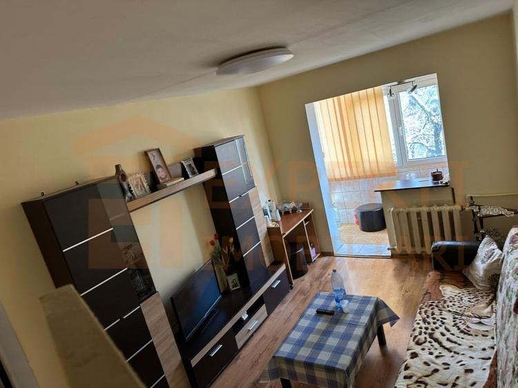 Apartament cu 3 camere semidecomandat, mobilat în Groapa