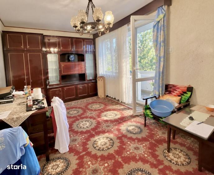 Apartament cu 4 camere decomandat în Tudor