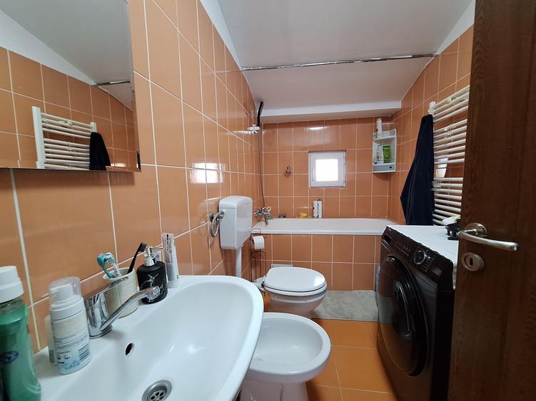 Apartament cu 2 camere decomandat, mobilat în Freidorf
