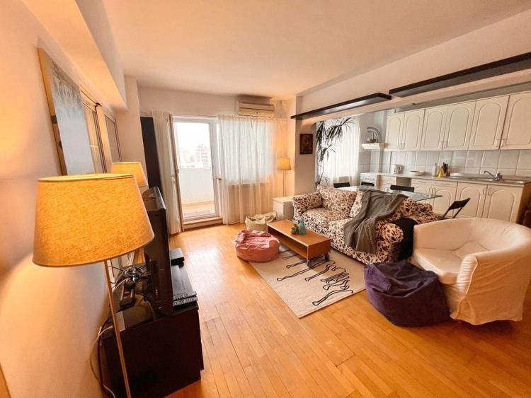 Apartament cu 2 camere semidecomandat, mobilat în Știrbei Vodă