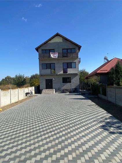 Casă cu 4 camere cu Teren 902 Mp în Central