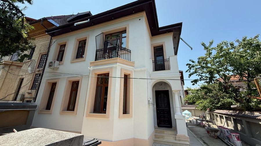 Apartament cu 5 camere decomandat, mobilat în Cotroceni