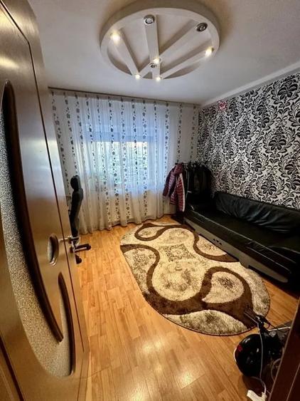 Apartament cu 3 camere decomandat, mobilat în Noua