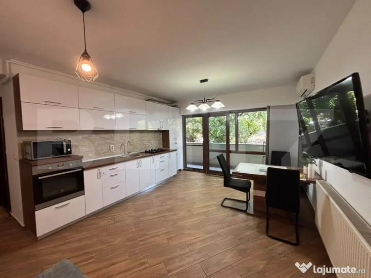 Apartament cu 3 camere decomandat în Ultracentral