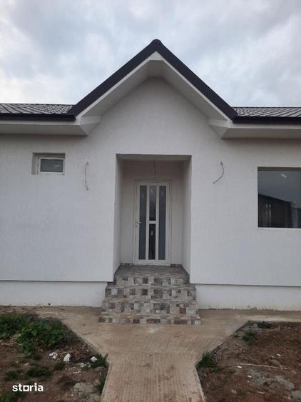 Casă cu 4 camere cu Teren 490 Mp în Săbăreni