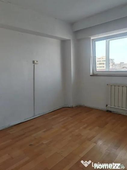 Apartament cu 3 camere semidecomandat în Ultracentral