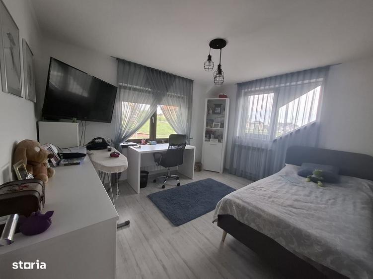 Casă cu 4 camere cu Teren 500 Mp în Poplaca