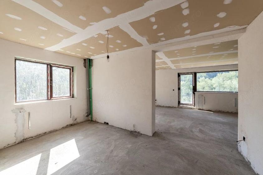 Casă cu Teren 1012 Mp în Merișani