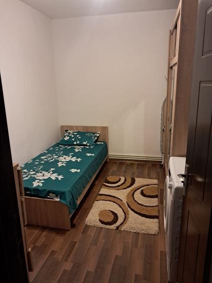 Apartament cu 3 camere semidecomandat în Debarcader