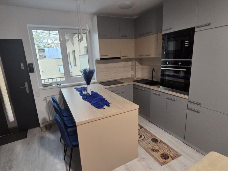 Apartament cu 3 camere decomandat în Exterior Vest
