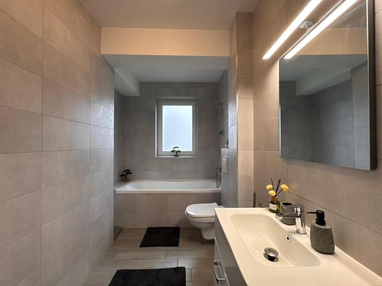 Apartament cu 3 camere decomandat, mobilat în Cristian