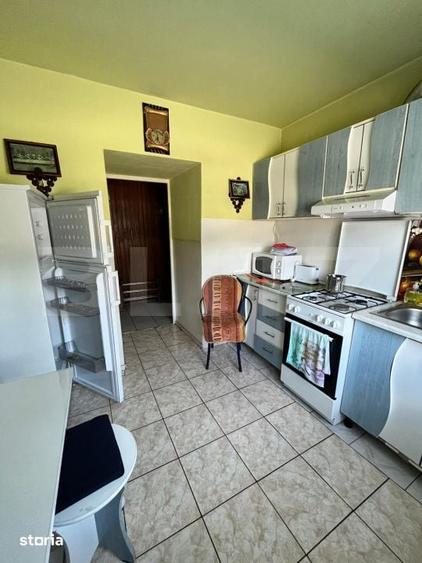 Apartament cu 3 camere semidecomandat în Decebal