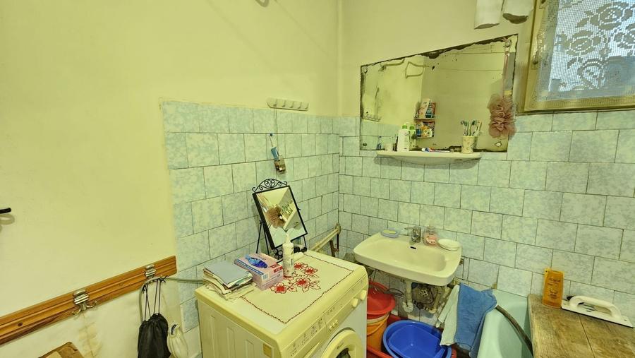 Casă individuală cu 5 camere cu Canalizare în Andrei Mureșanu