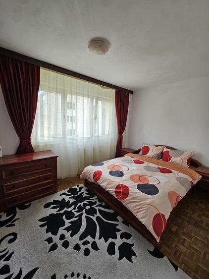 Apartament cu 3 camere semidecomandat în Astra