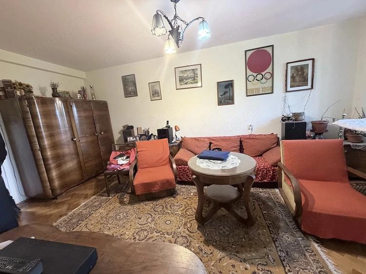 Apartament cu 3 camere semidecomandat în 7 Noiembrie