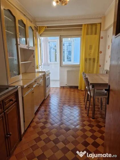 Apartament cu 3 camere decomandat în Vest