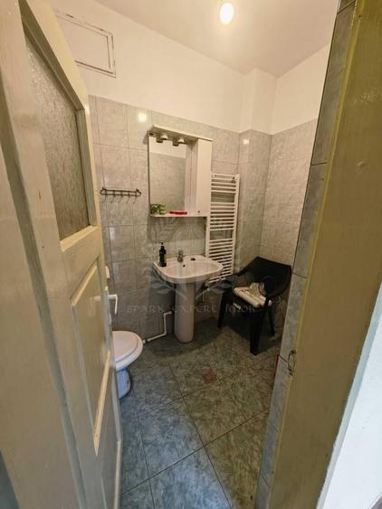 Casă individuală cu 3 camere cu Teren 200 Mp în Central
