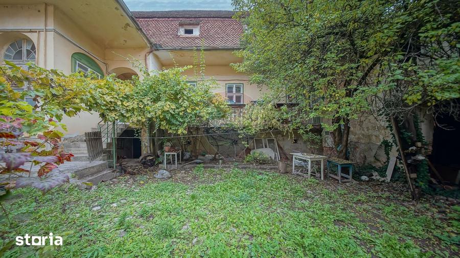 Casă cu 5 camere cu Teren 479 Mp în Schei