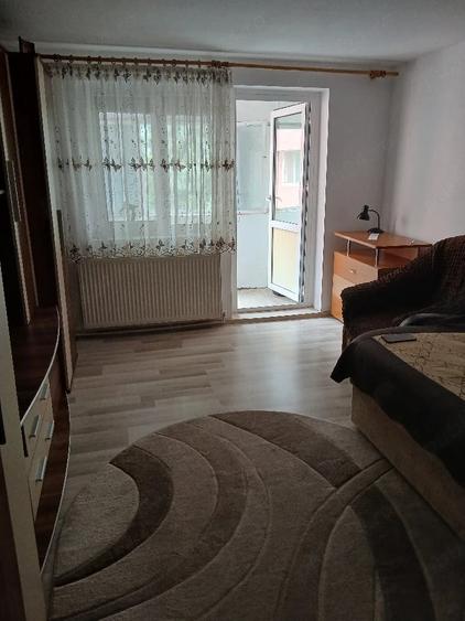 Apartament cu 3 camere decomandat în Dorobanți 1