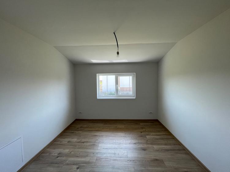 Duplex cu 4 camere cu Teren 300 Mp în Moșnița Nouă