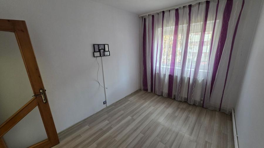 Apartament cu 4 camere decomandat, mobilat în Casa de Cultură