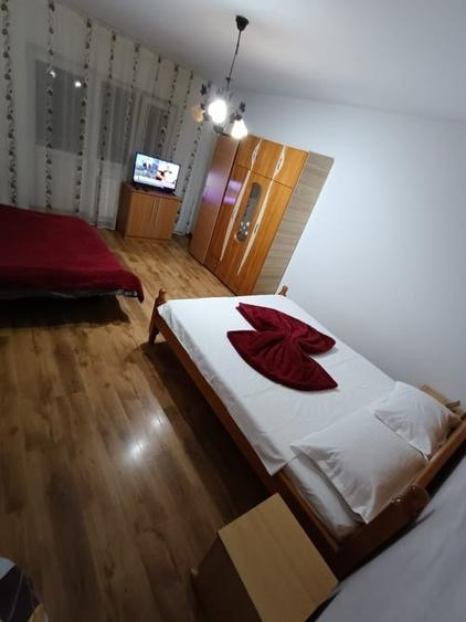 Apartament cu 3 camere decomandat, mobilat în Nord-Est
