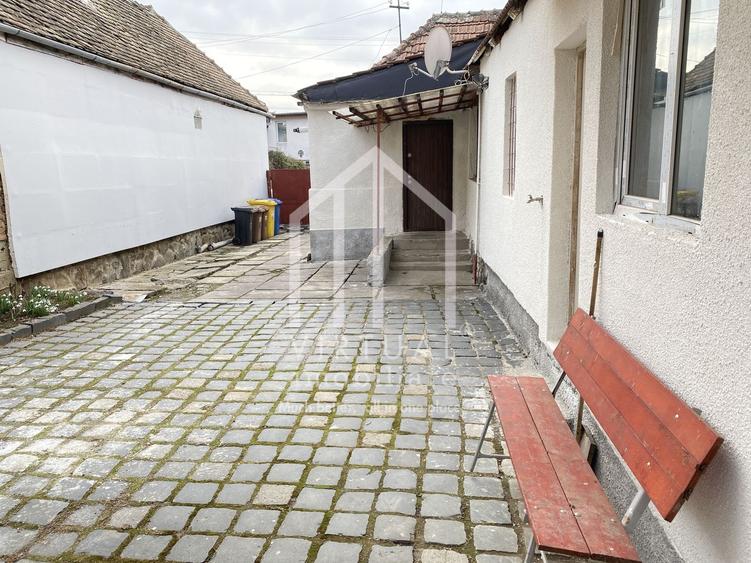 Casă individuală cu 4 camere cu Canalizare în Gușterița