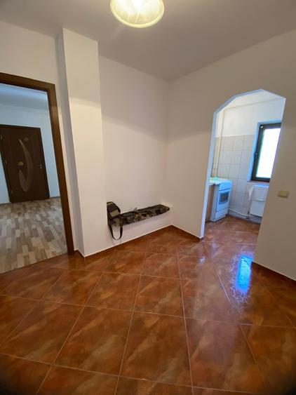Apartament cu 2 camere semidecomandat în Mioriței