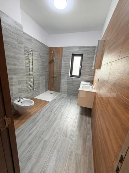 Apartament cu 4 camere decomandat, mobilat în Tărlungeni