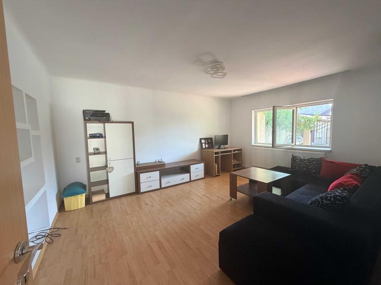 Casă cu 3 camere cu Teren 200 Mp în Central