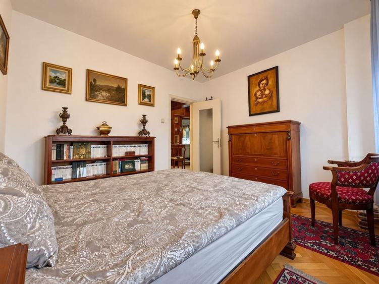 Apartament cu 3 camere decomandat, mobilat în Central
